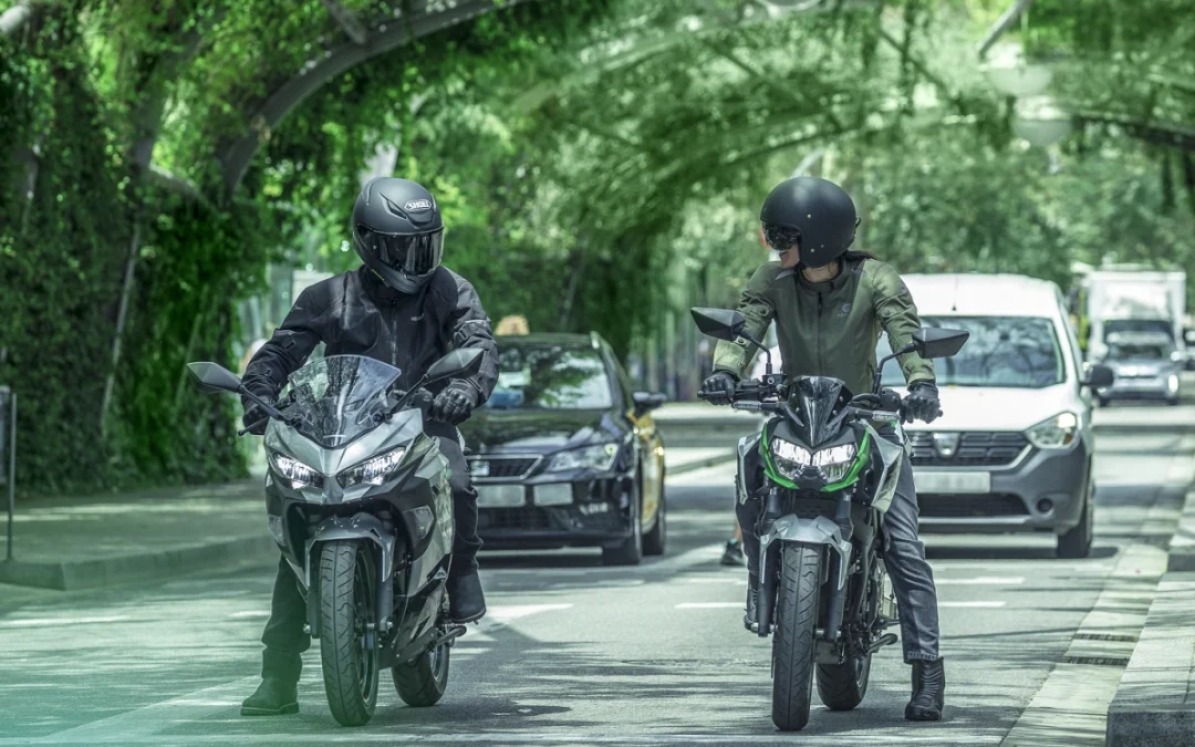 Les premières motos électriques Kawasaki Ninja e-1 et Z e-1 arrivent en concession